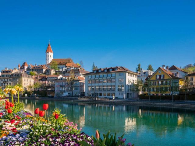 Schoene Ferienwohnung Mit Seeblick Thun Exterior foto