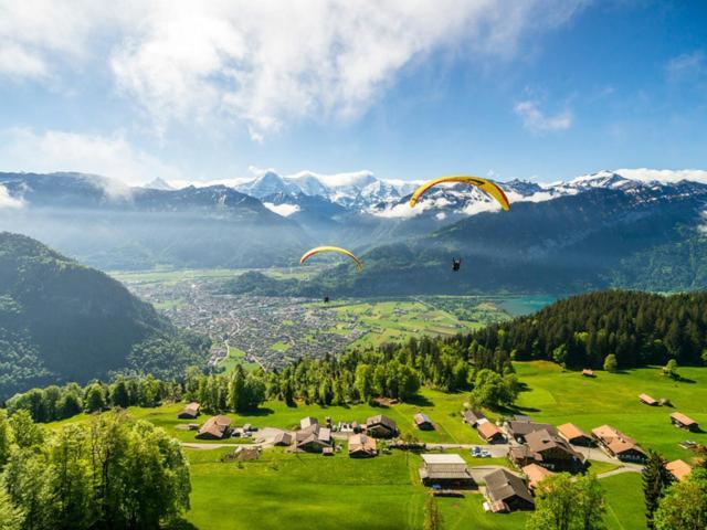 Schoene Ferienwohnung Mit Seeblick Thun Exterior foto